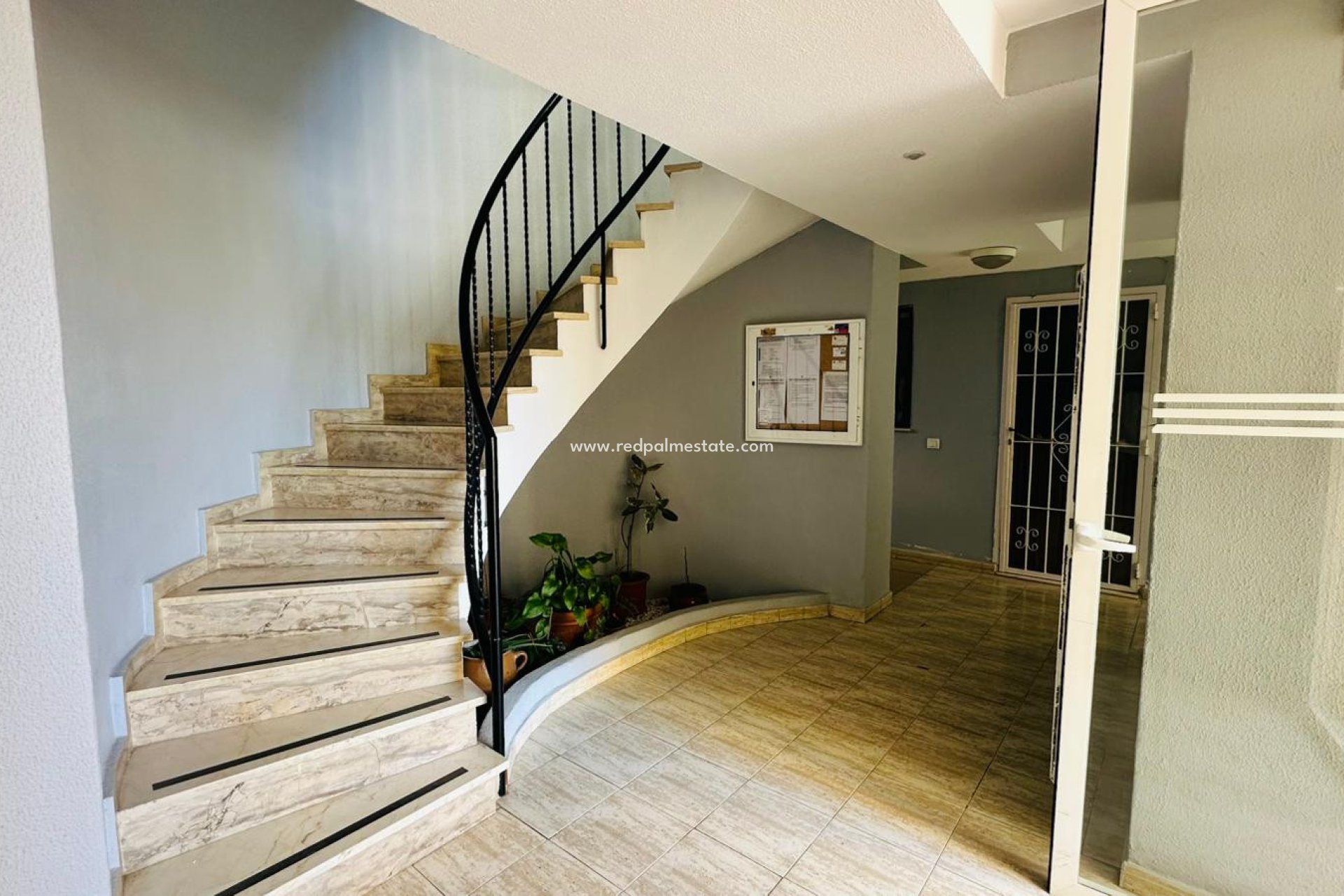Reventa - Apartamento -
Torrevieja - Urbanización San Luis