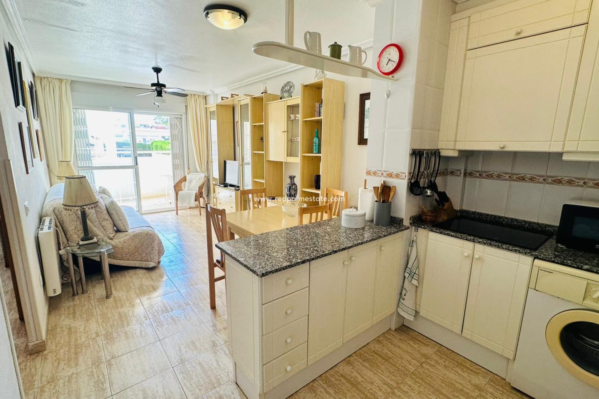 Reventa - Apartamento -
Torrevieja - Urbanización San Luis