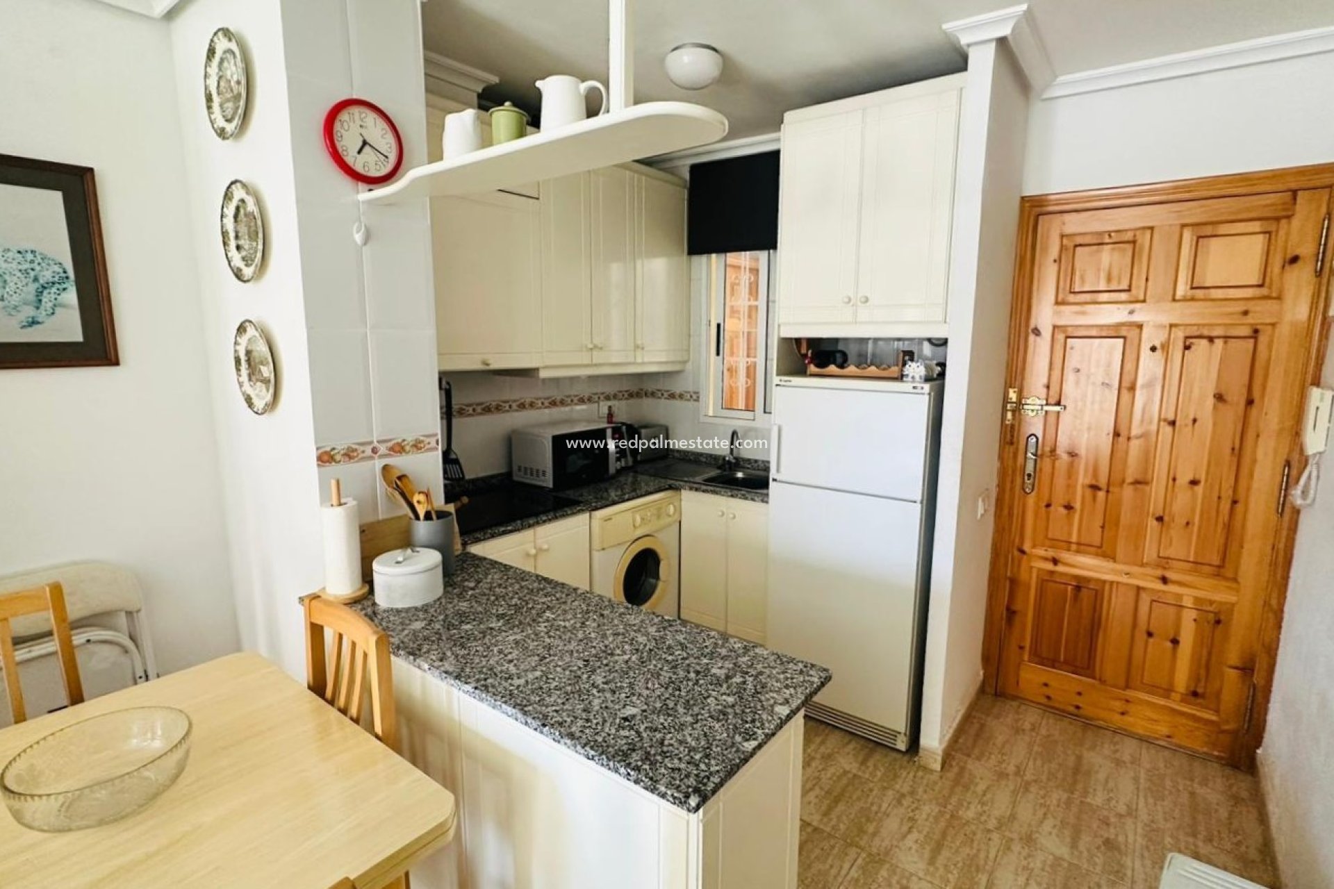 Reventa - Apartamento -
Torrevieja - Urbanización San Luis