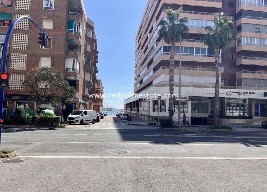 Reventa - Apartamento -
Torrevieja
