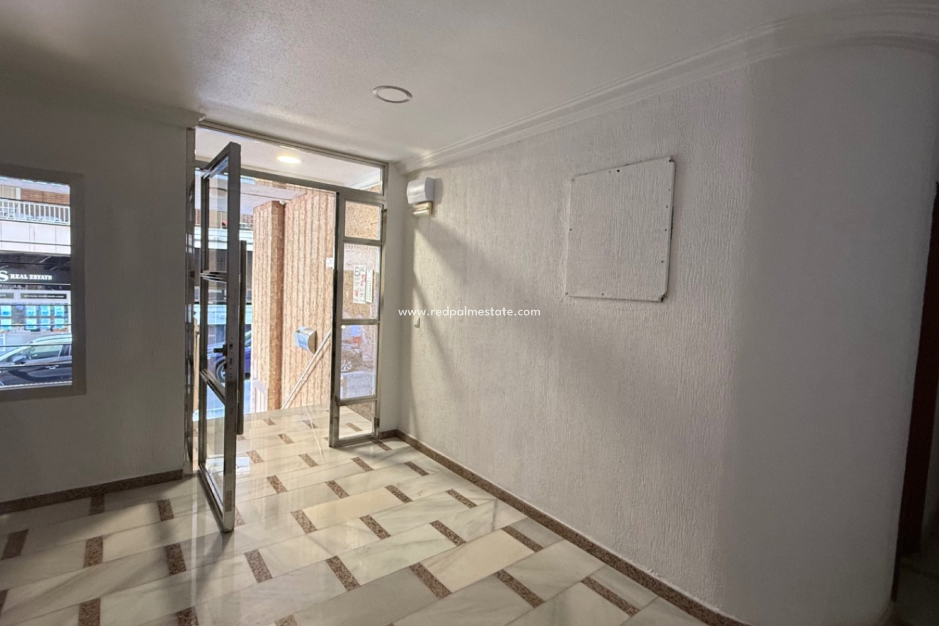 Reventa - Apartamento -
Torrevieja