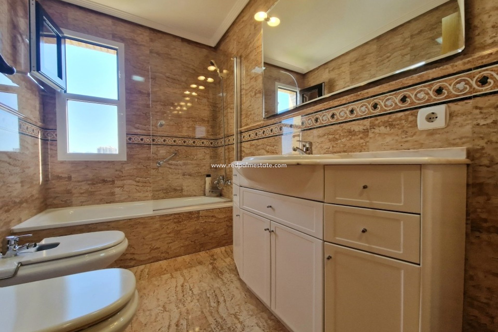 Reventa - Apartmentos -
Benidorm - Costa Blanca