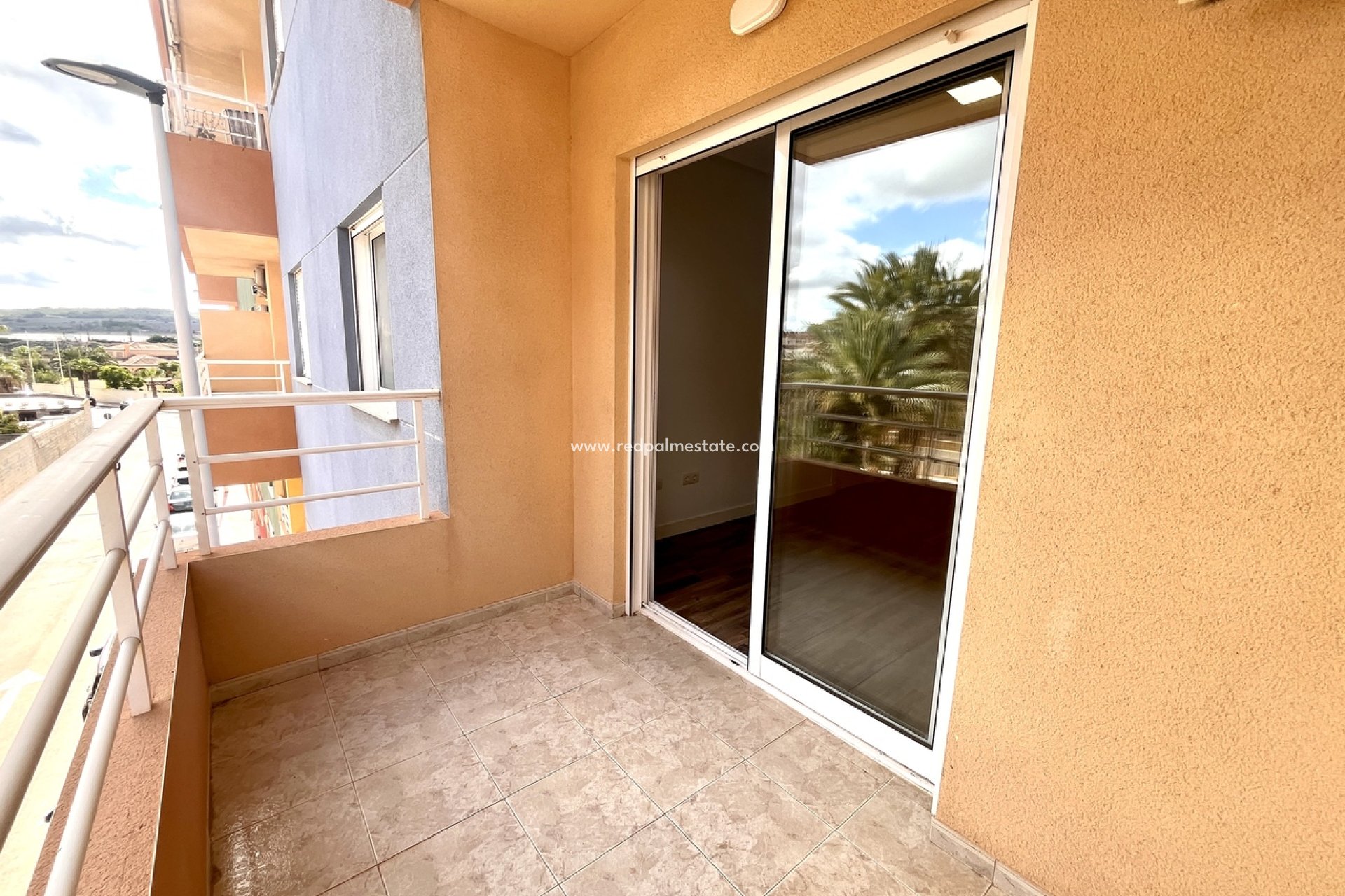 Reventa - Apartmentos -
San Miguel de Salinas - Inland