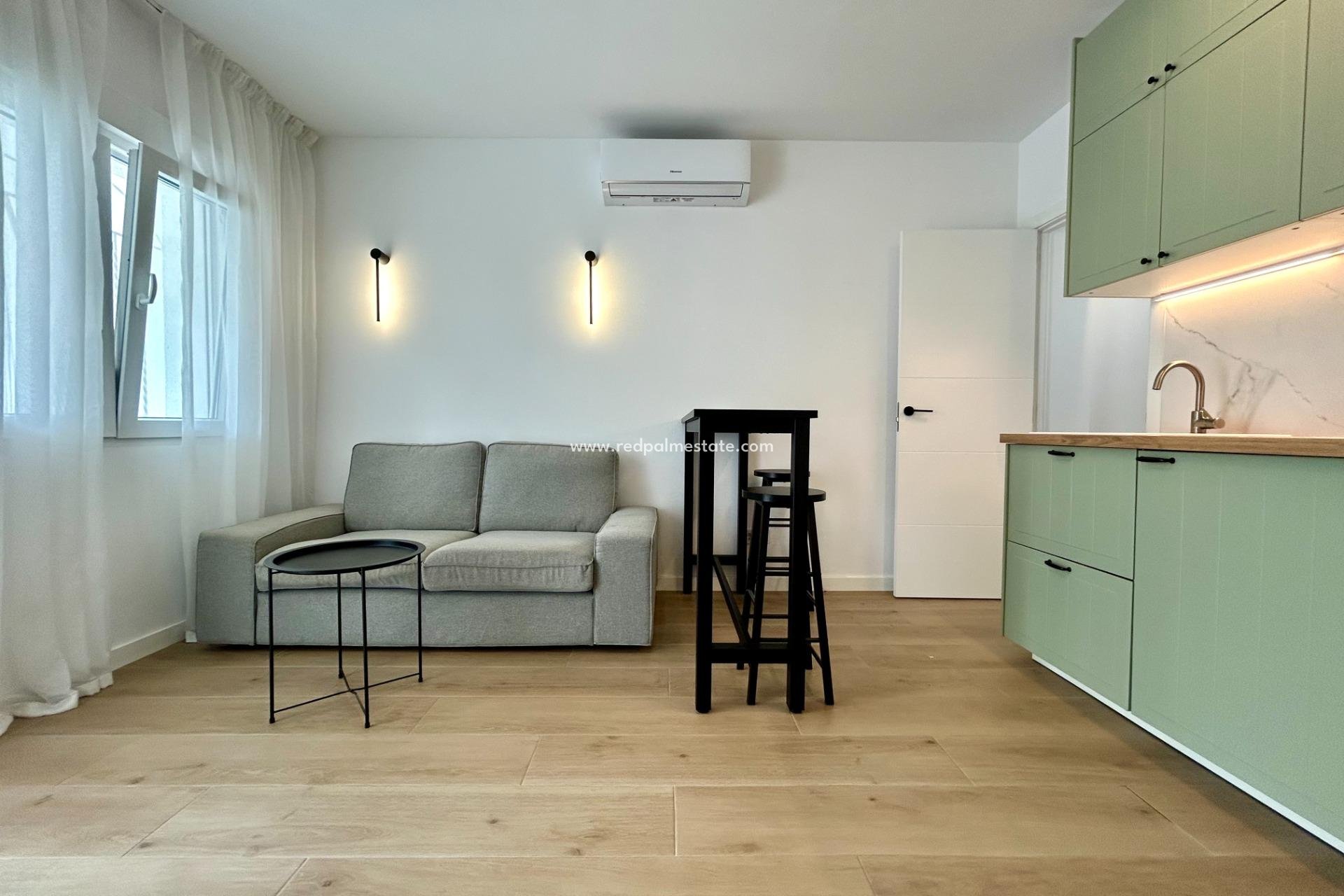 Reventa - Apartmentos -
San Miguel de Salinas - Las filipinas