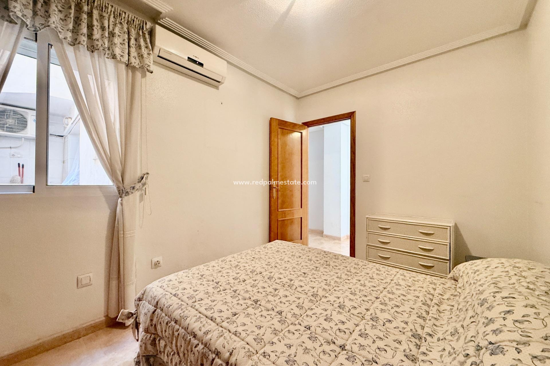 Reventa - Apartmentos -
Torrevieja - Centro