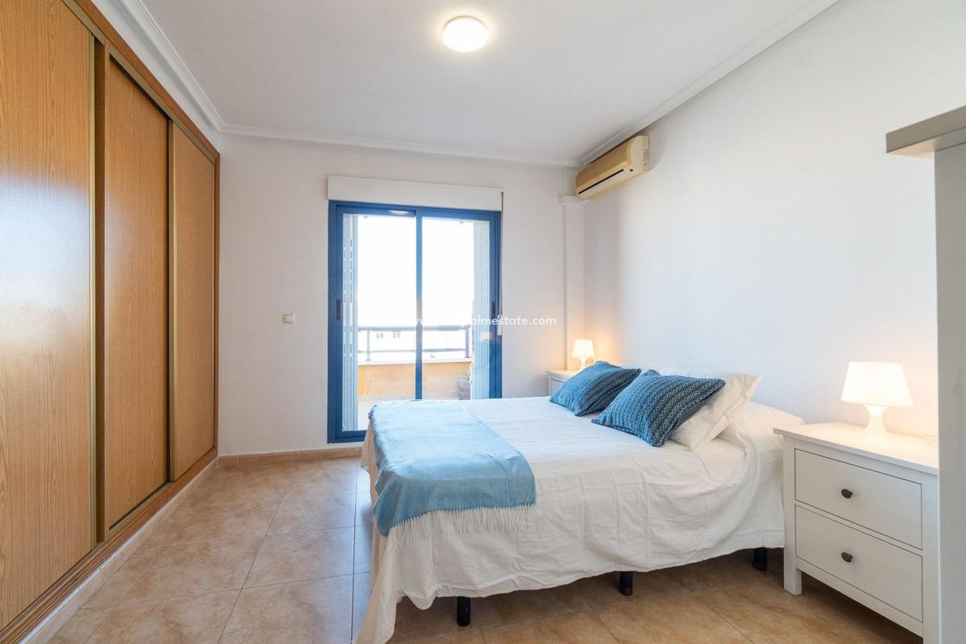 Reventa - Apartmentos -
Torrevieja - Centro