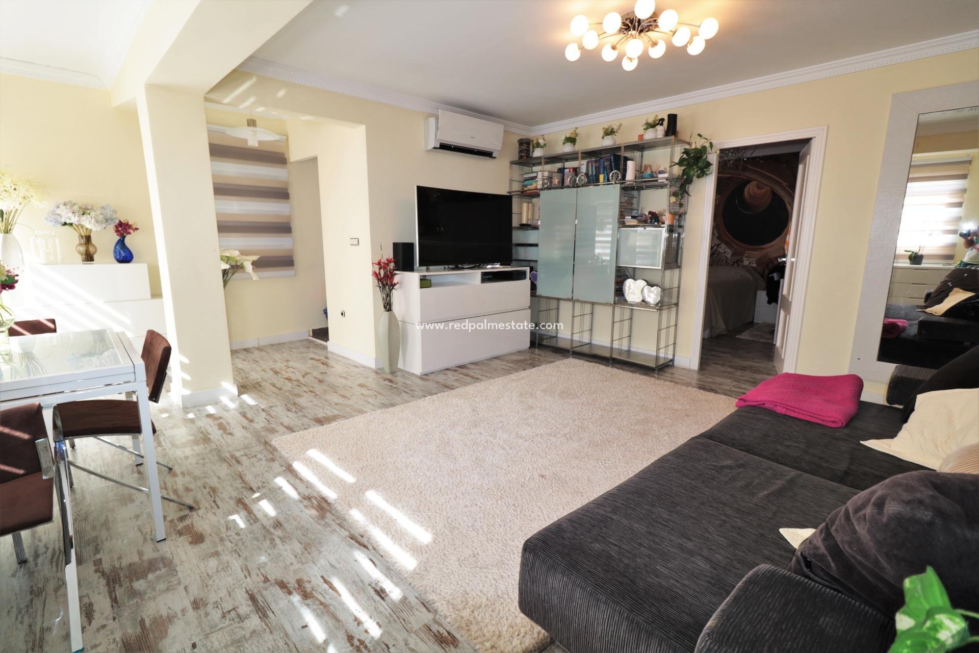 Reventa - Apartmentos -
Torrevieja - El Acequión - Los Náufragos