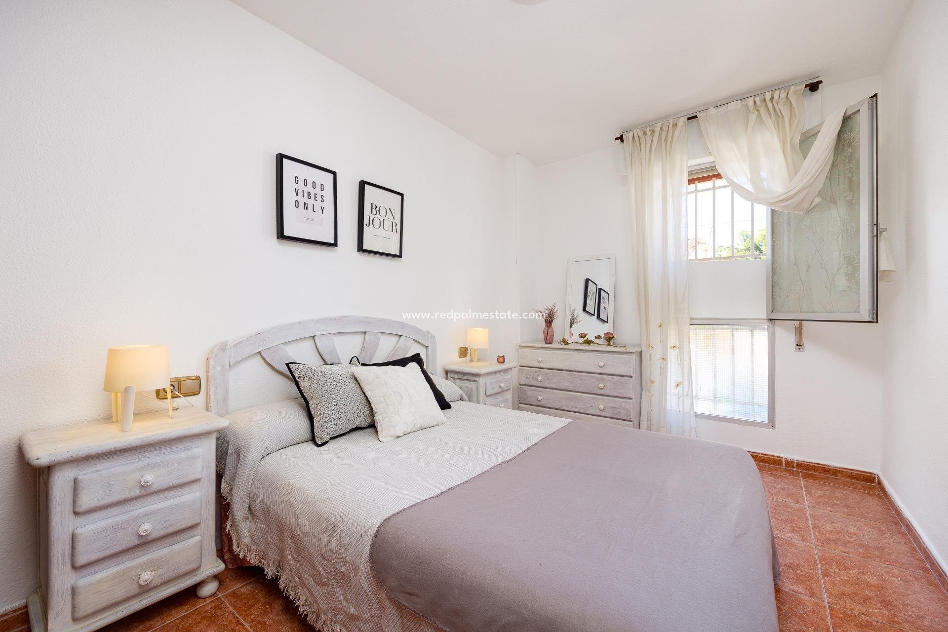 Reventa - Apartmentos -
Torrevieja - El Acequión - Los Náufragos