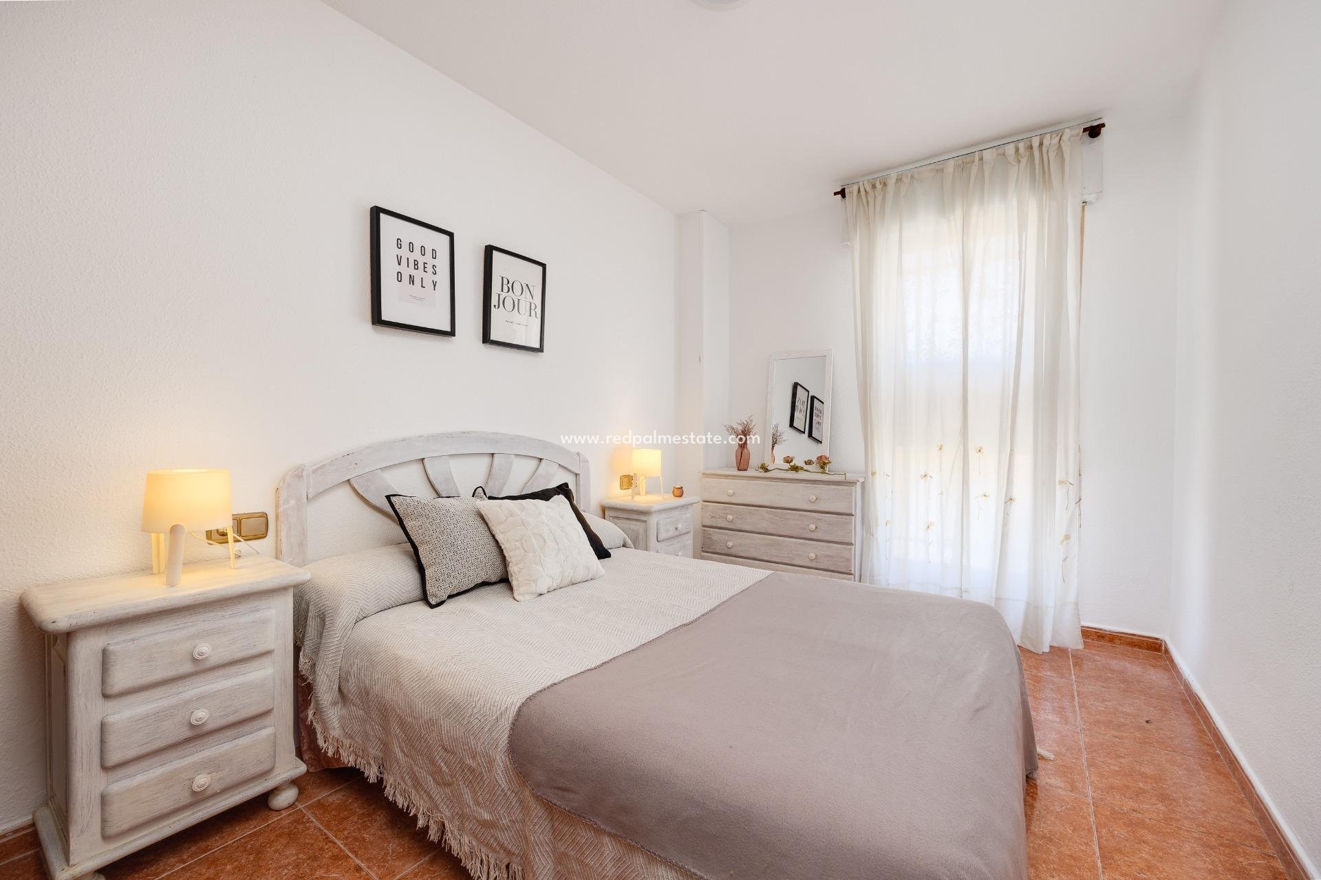 Reventa - Apartmentos -
Torrevieja - El Acequión - Los Náufragos