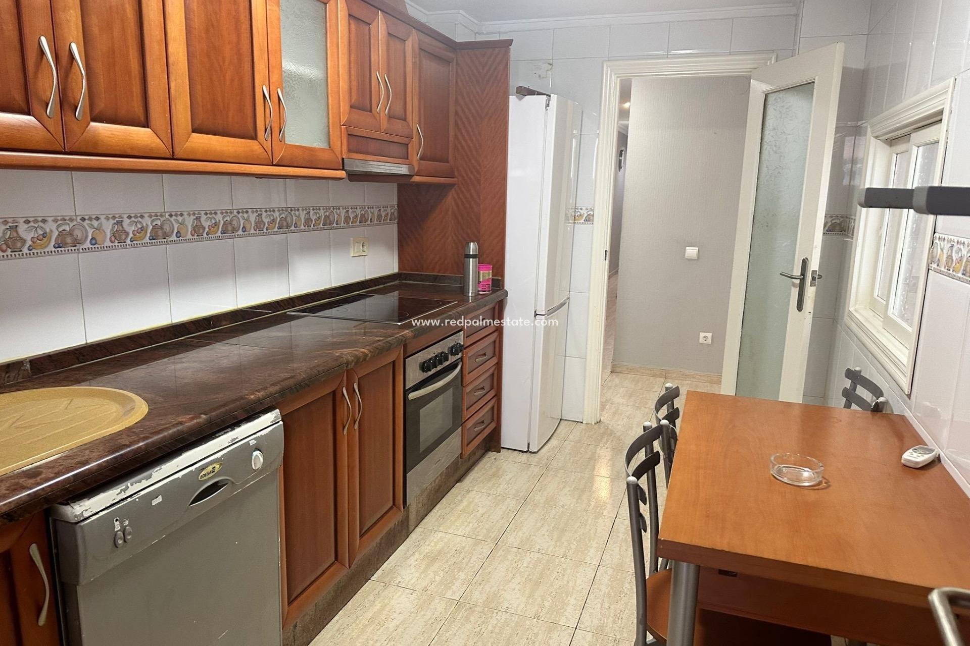 Reventa - Apartmentos -
Torrevieja - El Acequión - Los Náufragos