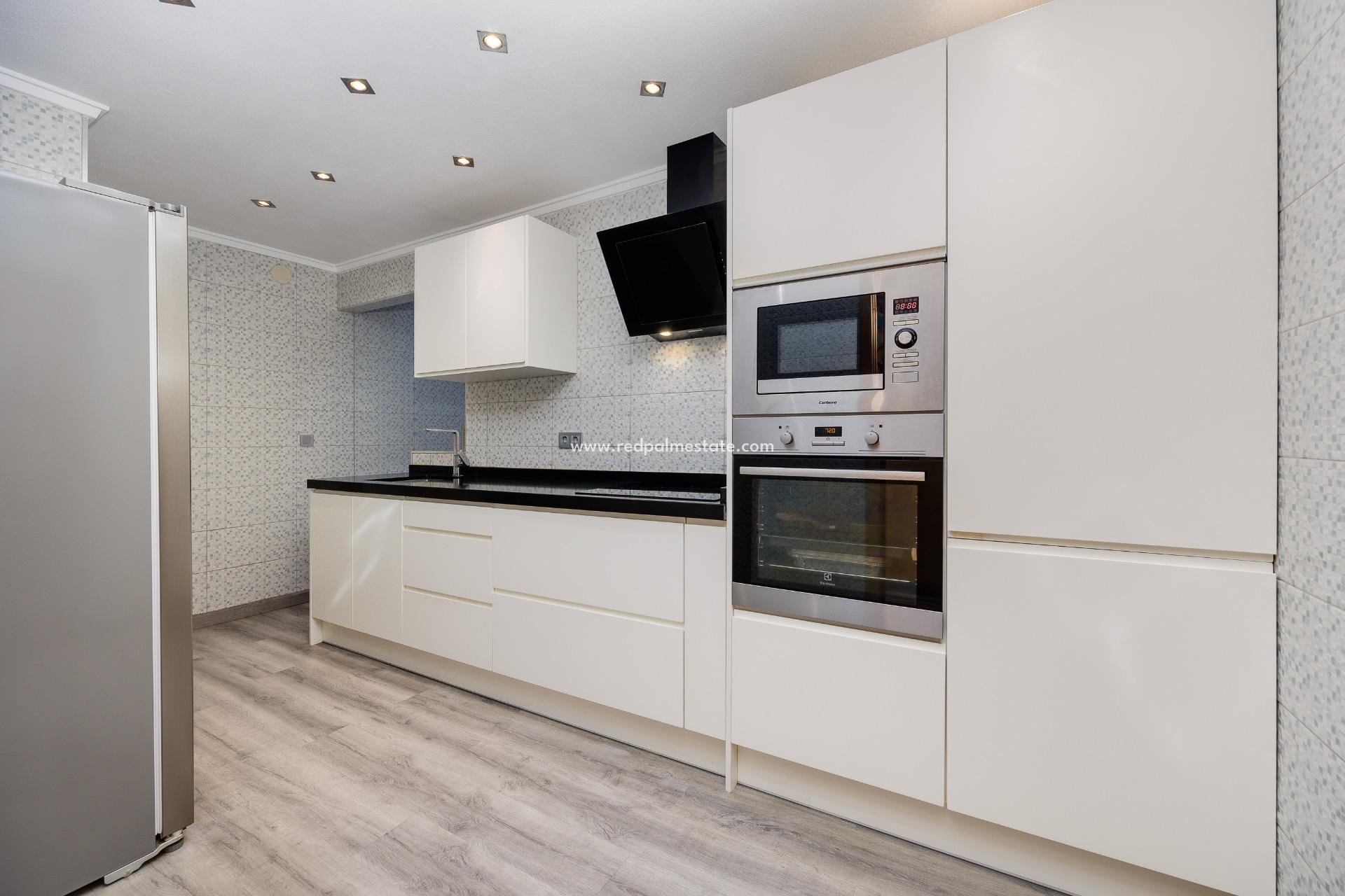 Reventa - Apartmentos -
Torrevieja - El Acequión - Los Náufragos