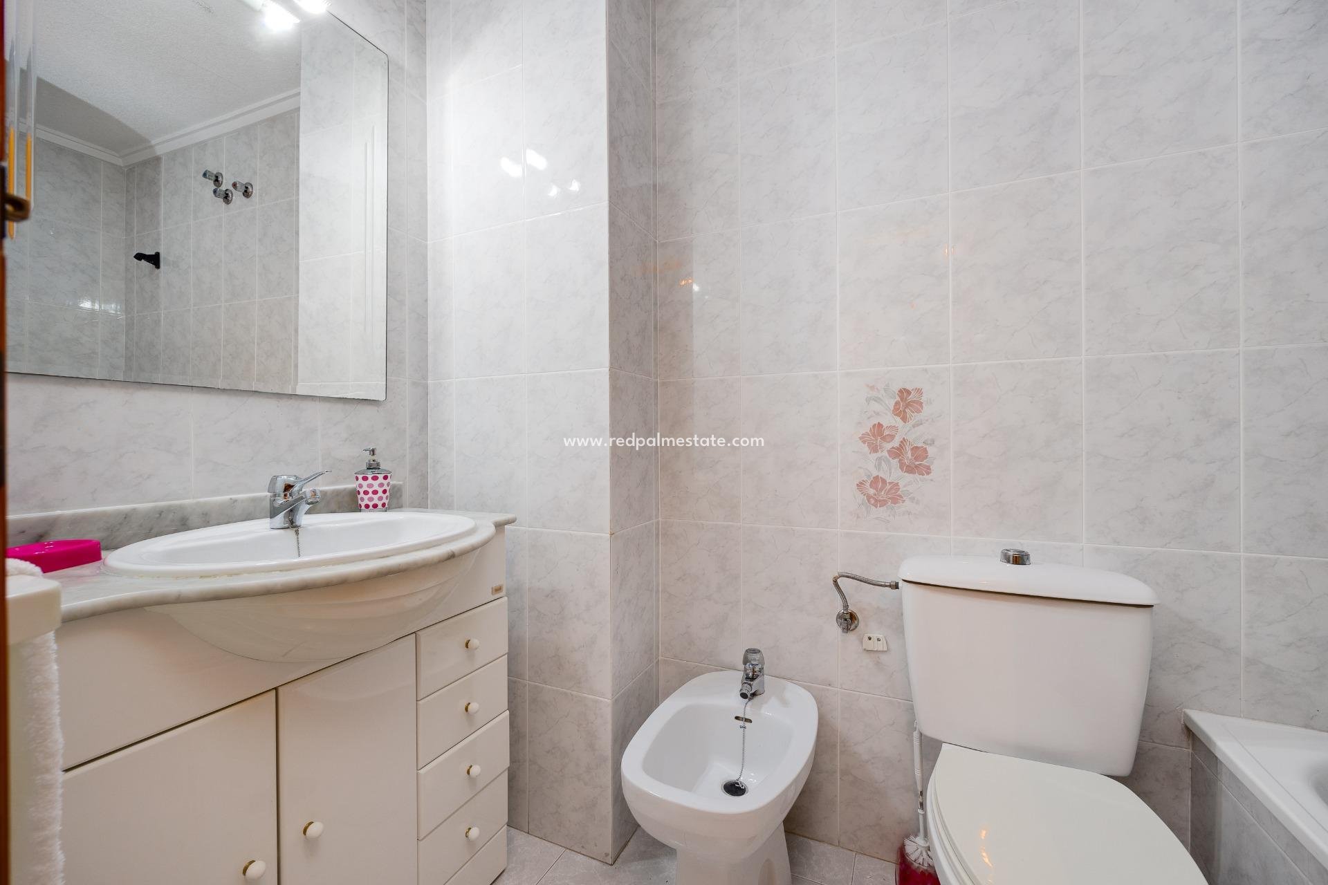 Reventa - Apartmentos -
Torrevieja - El Acequión - Los Náufragos