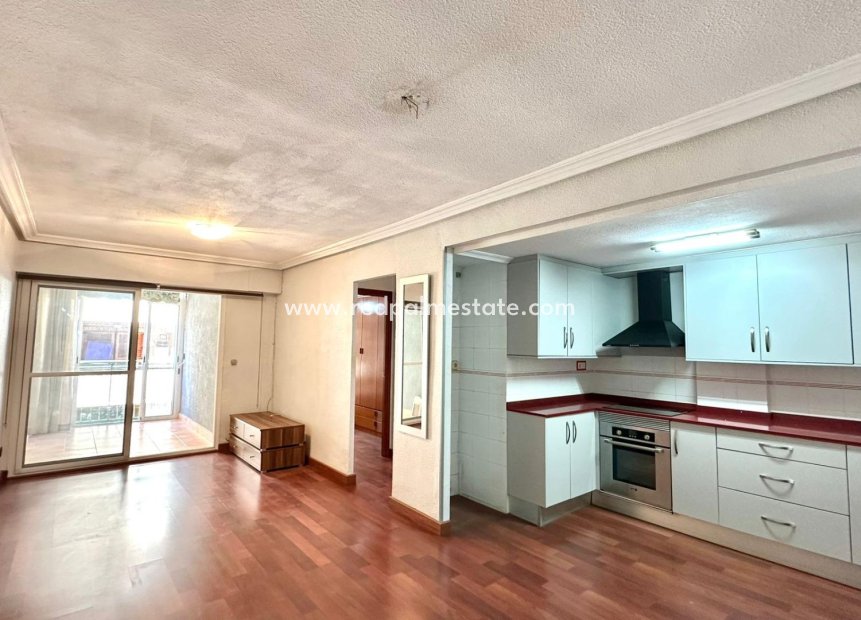 Reventa - Apartmentos -
Torrevieja - El Acequión - Los Náufragos