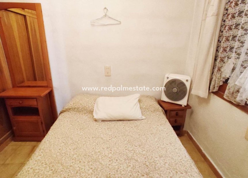 Reventa - Apartmentos -
Torrevieja - Estacion de autobuses