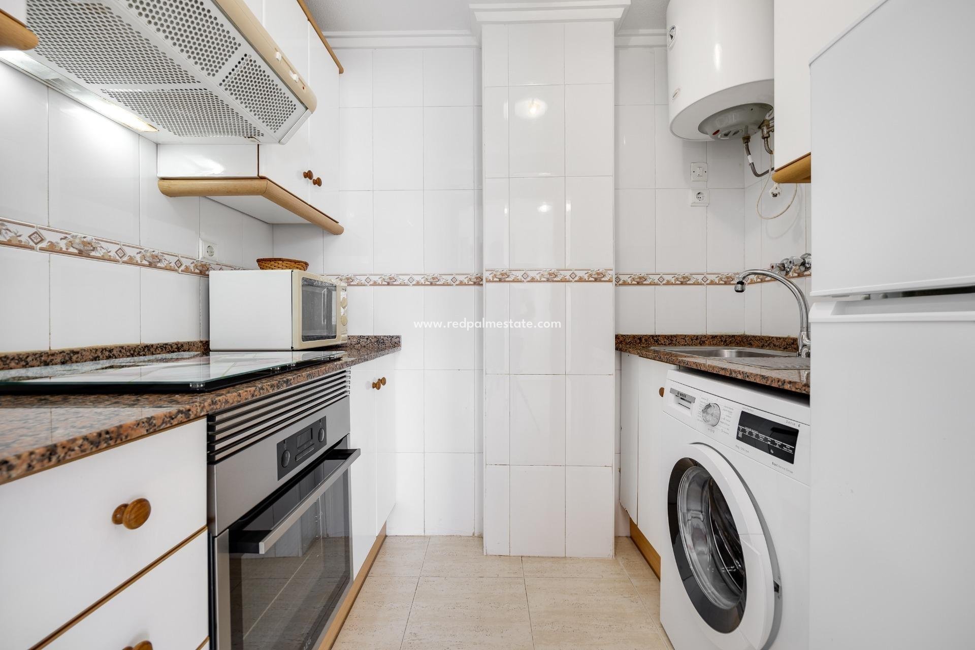 Reventa - Apartmentos -
Torrevieja - Estacion de autobuses