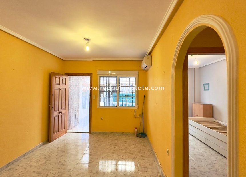 Reventa - Apartmentos -
Torrevieja - La Mata