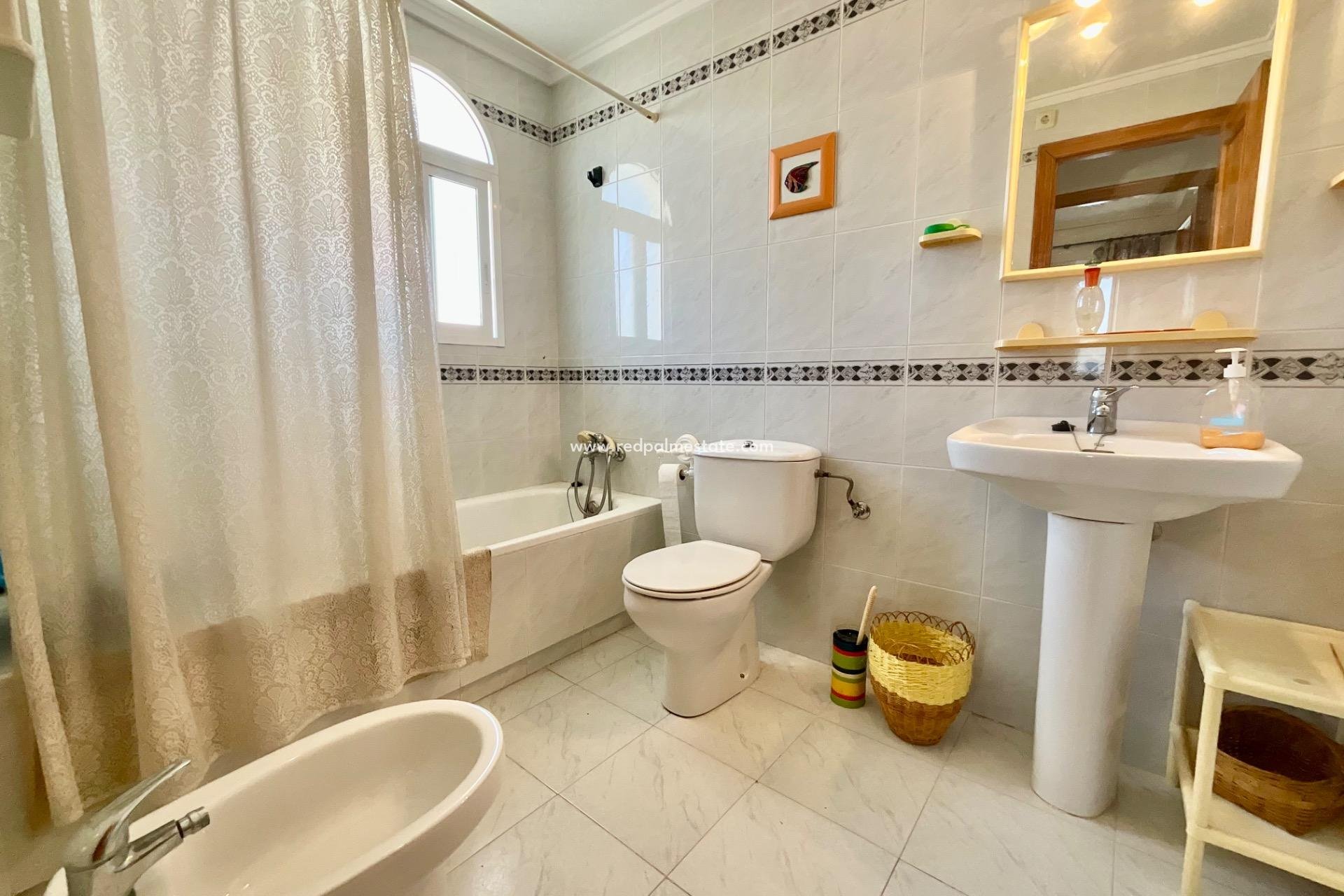 Reventa - Apartmentos -
Torrevieja - La Mata