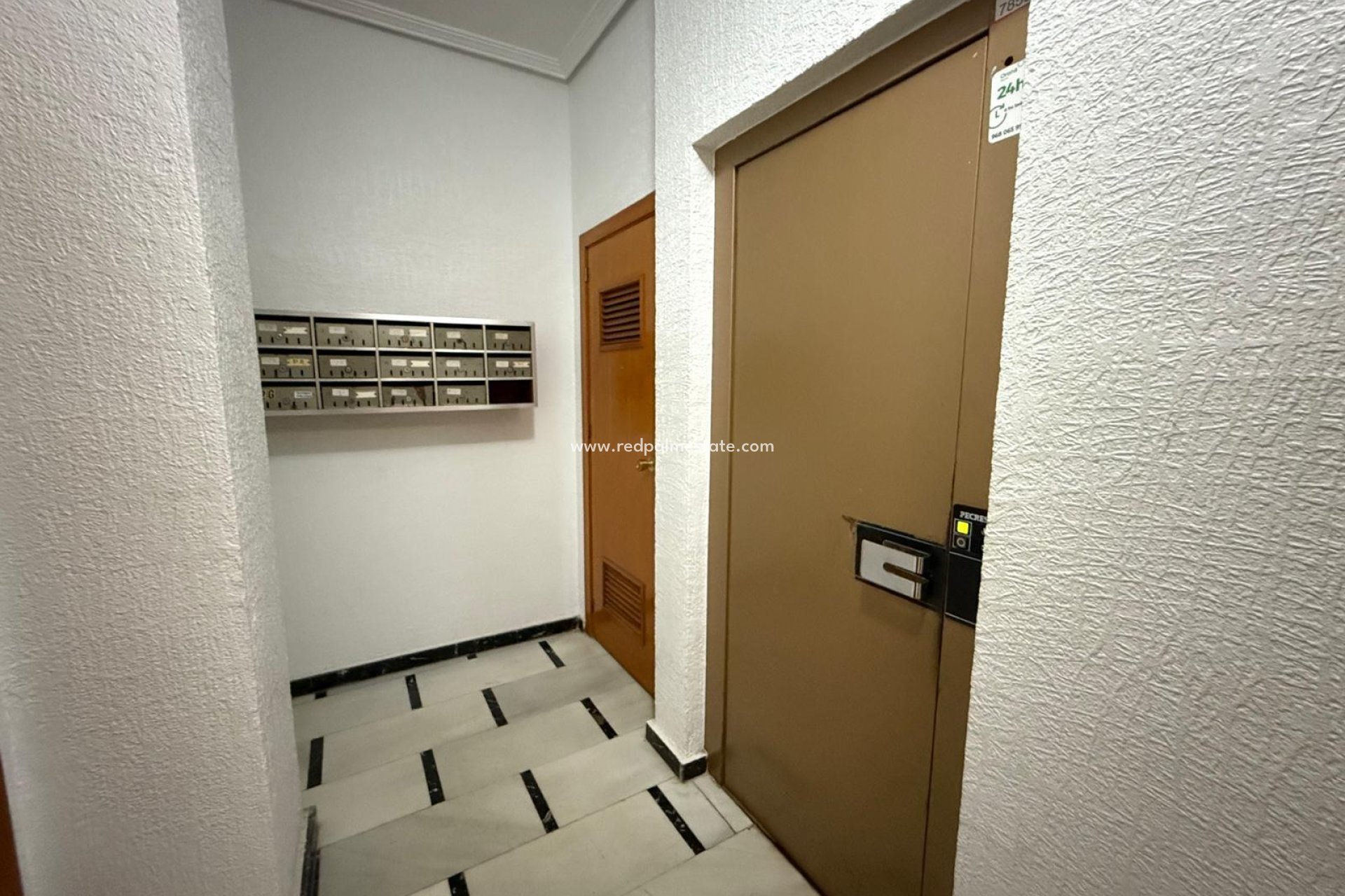 Reventa - Apartmentos -
Torrevieja - Las Piscinas Naturales