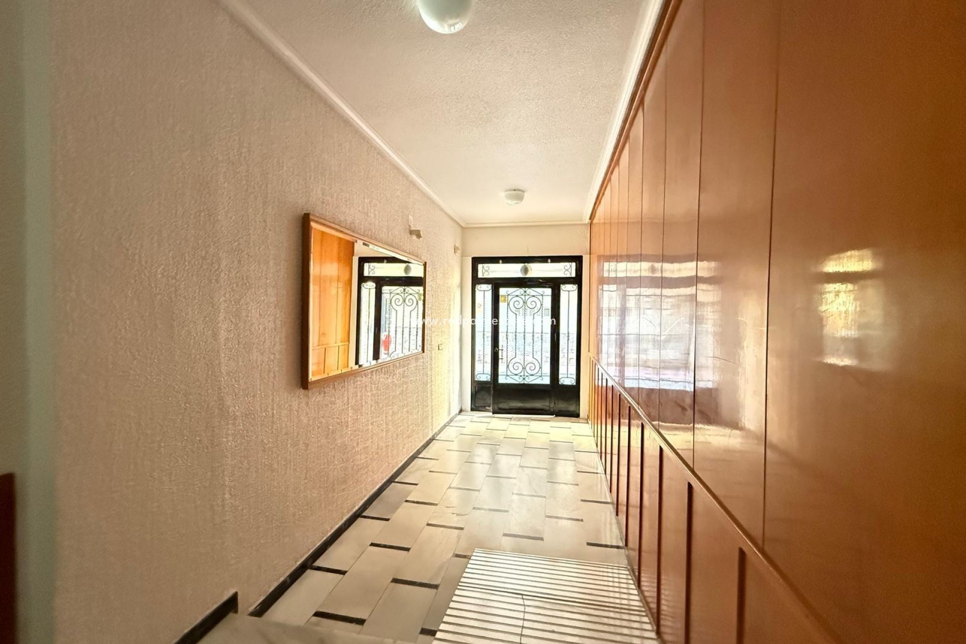 Reventa - Apartmentos -
Torrevieja - Las Piscinas Naturales