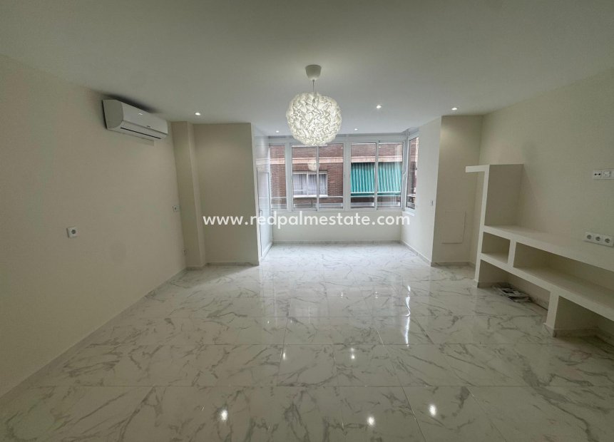 Reventa - Apartmentos -
Torrevieja - Muelle Pesquero