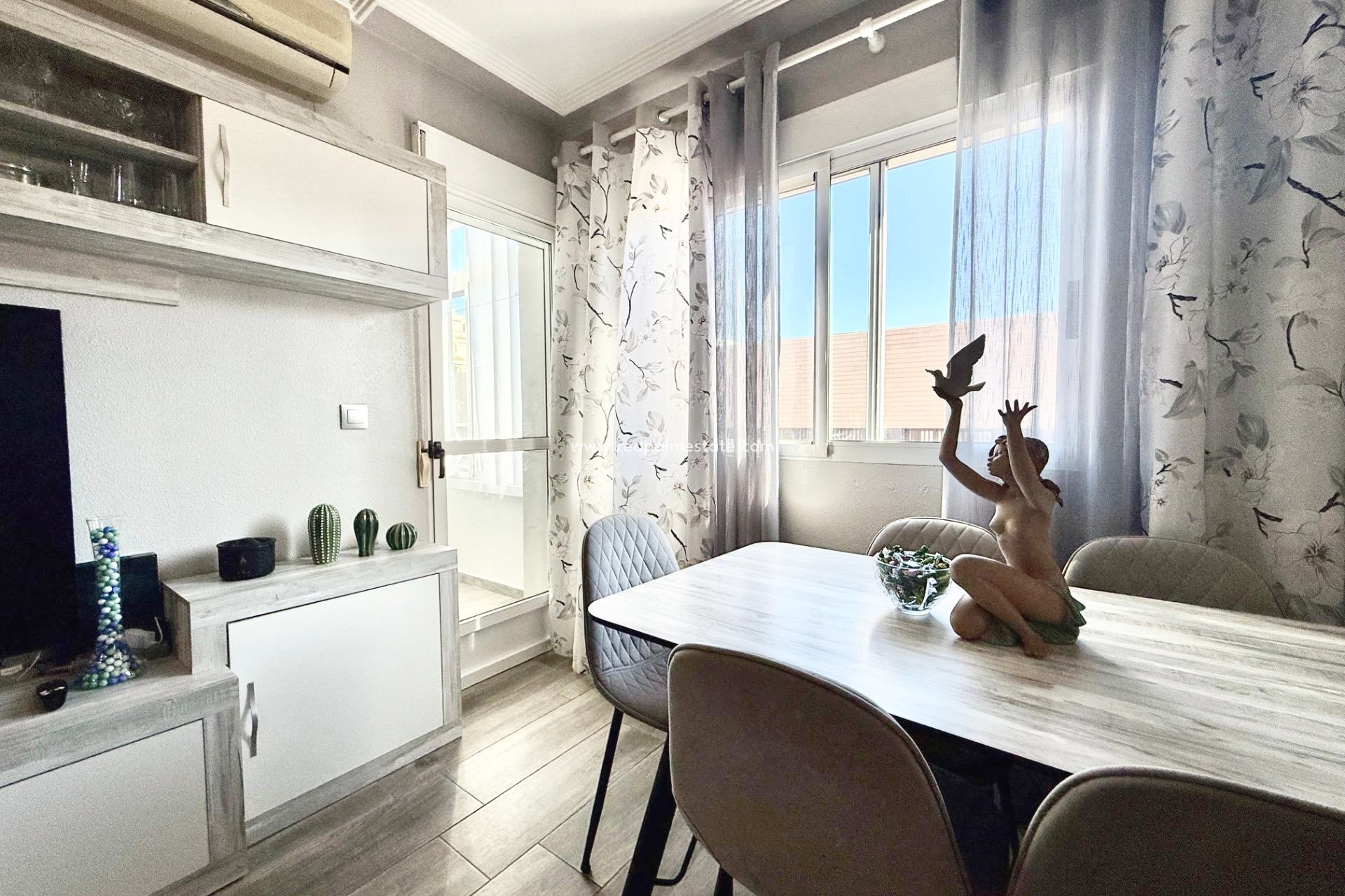 Reventa - Apartmentos -
Torrevieja - PARQUE DE LAS NACIONES