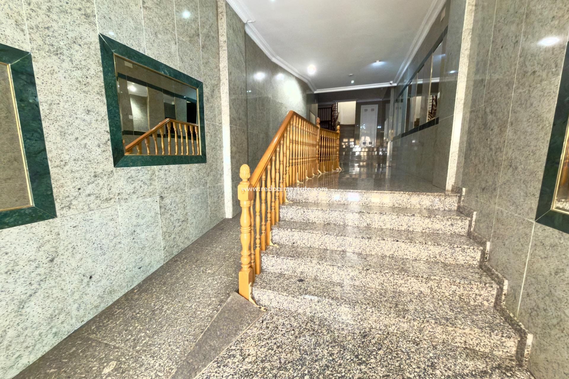 Reventa - Apartmentos -
Torrevieja - Parque de las Naciones