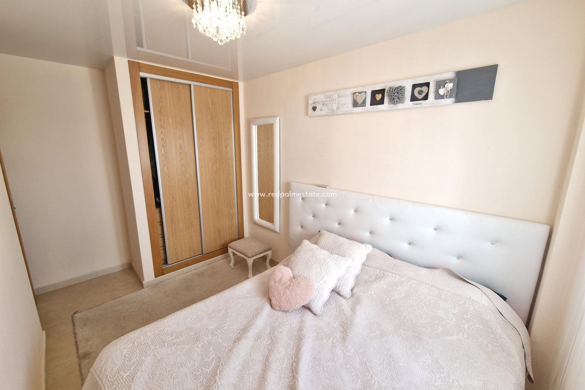 Reventa - Apartmentos -
Torrevieja - Playa de los Locos