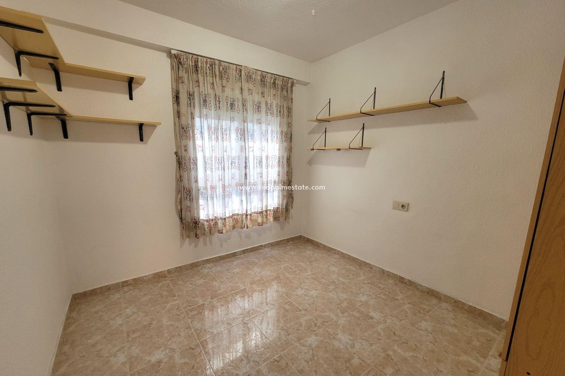 Reventa - Apartmentos -
Torrevieja - Playa de los Locos