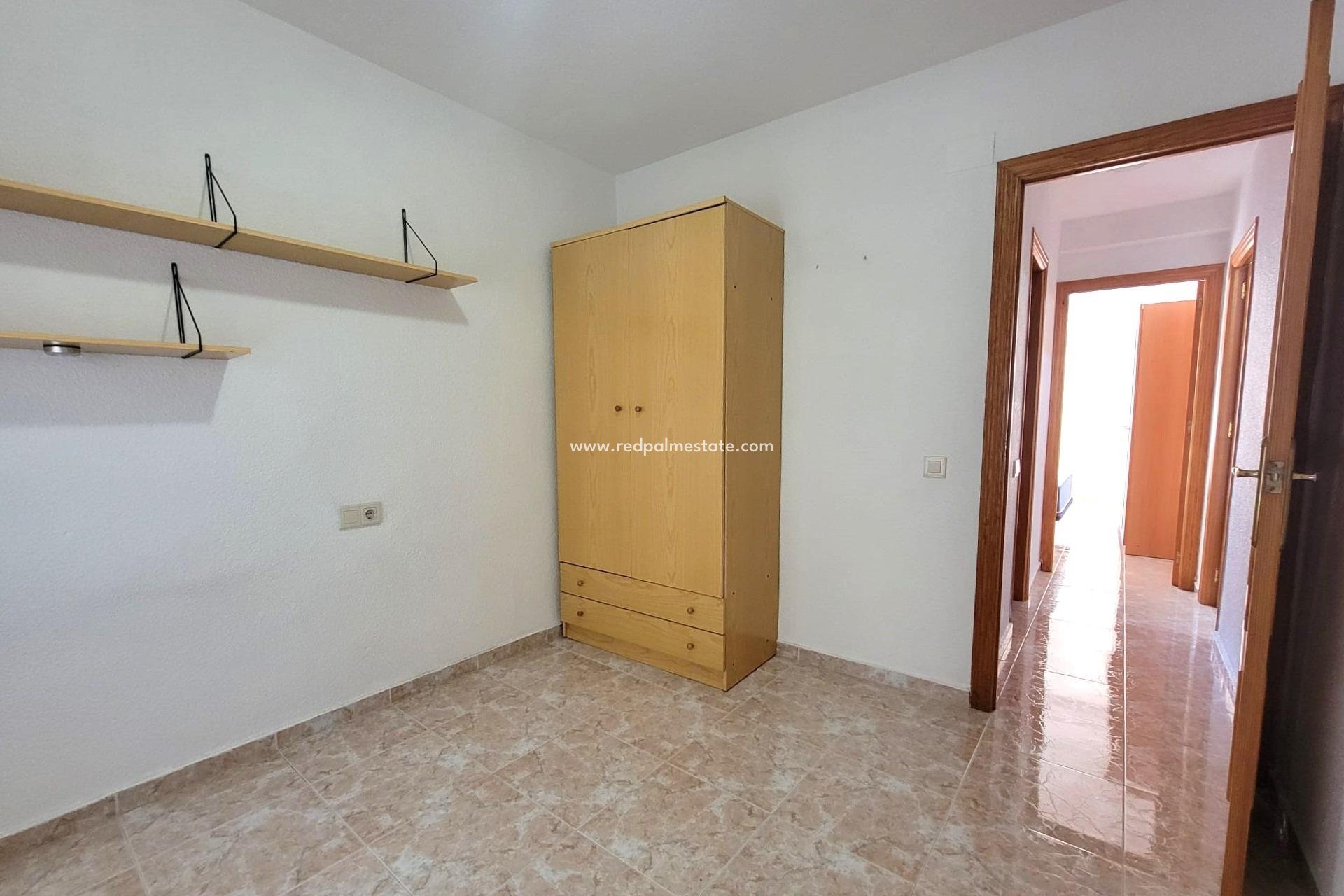 Reventa - Apartmentos -
Torrevieja - Playa de los Locos