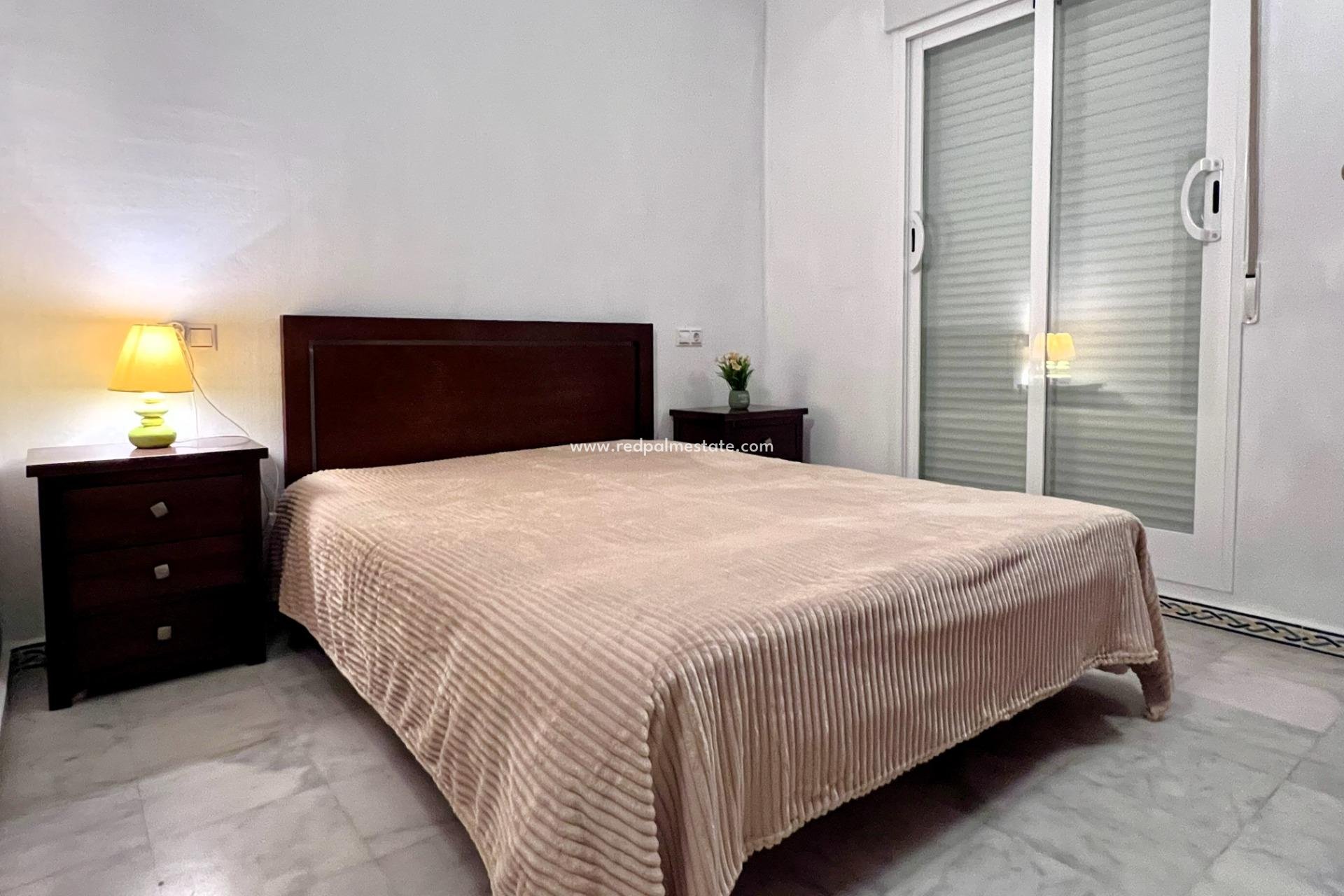 Reventa - Apartmentos -
Torrevieja - Playa de los Locos