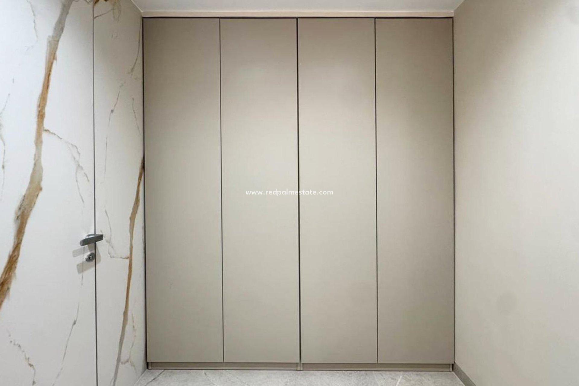 Reventa - Apartmentos -
Torrevieja - Playa de los Locos