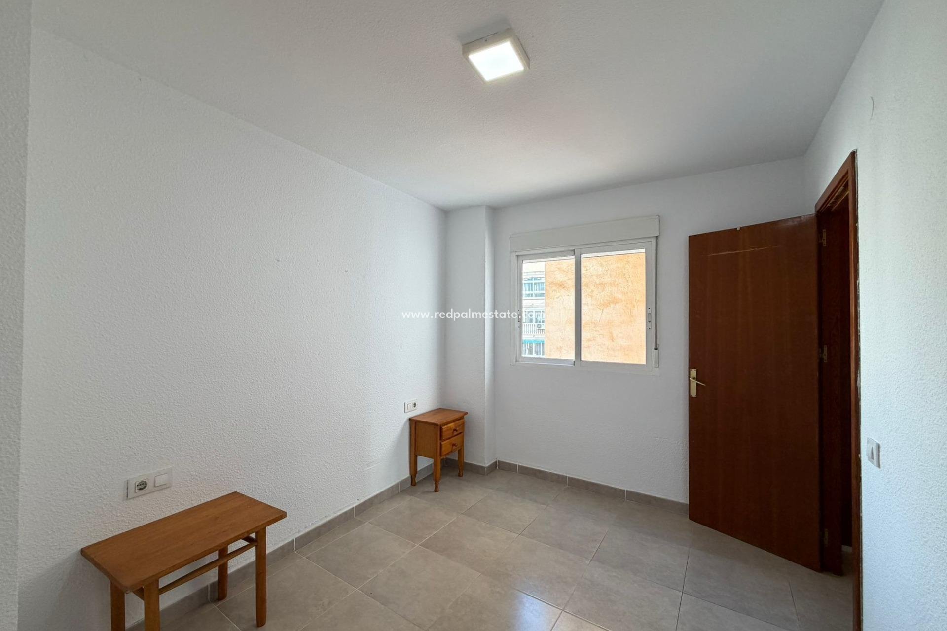 Reventa - Apartmentos -
Torrevieja - Playa de los Locos
