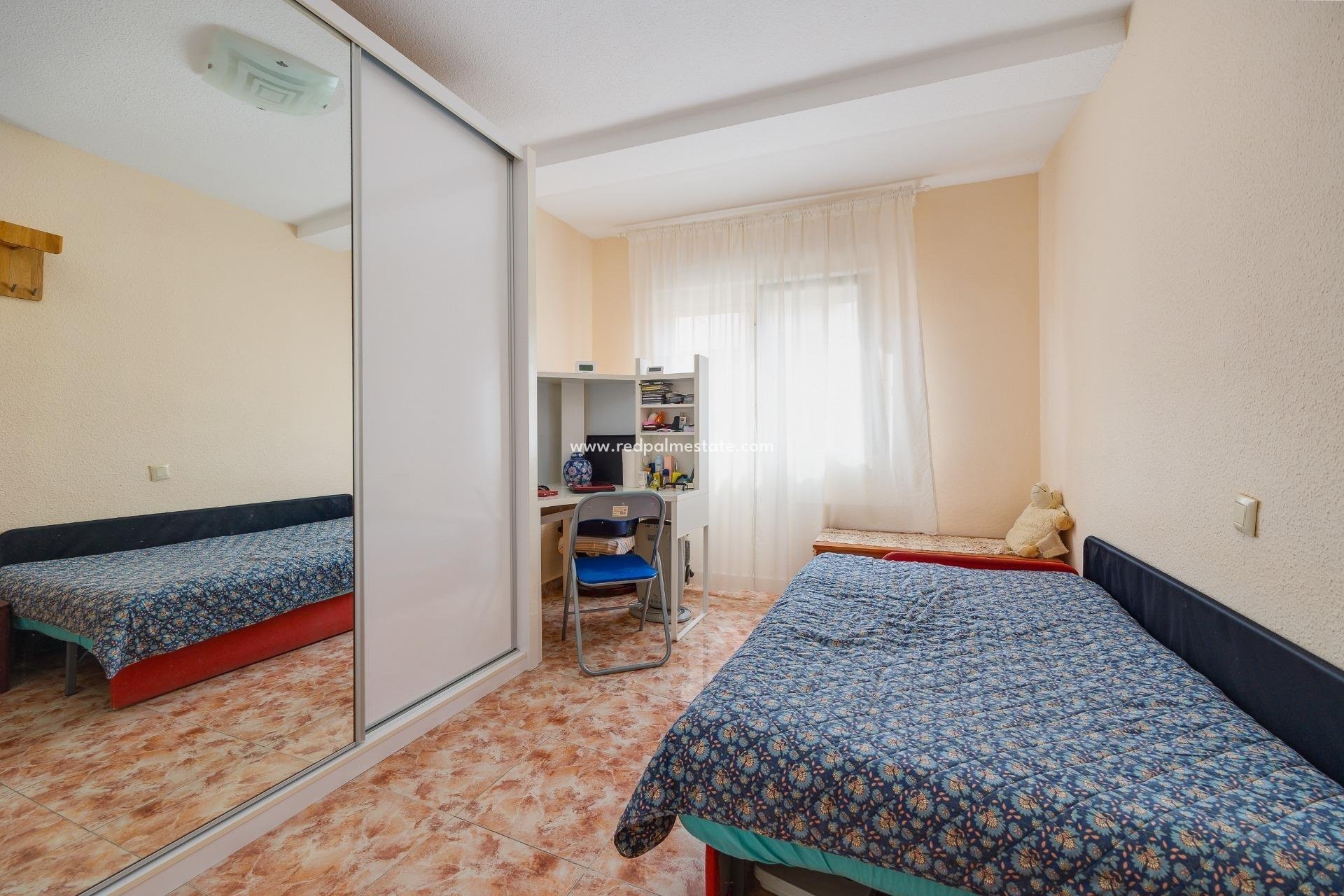 Reventa - Apartmentos -
Torrevieja - Playa del cura