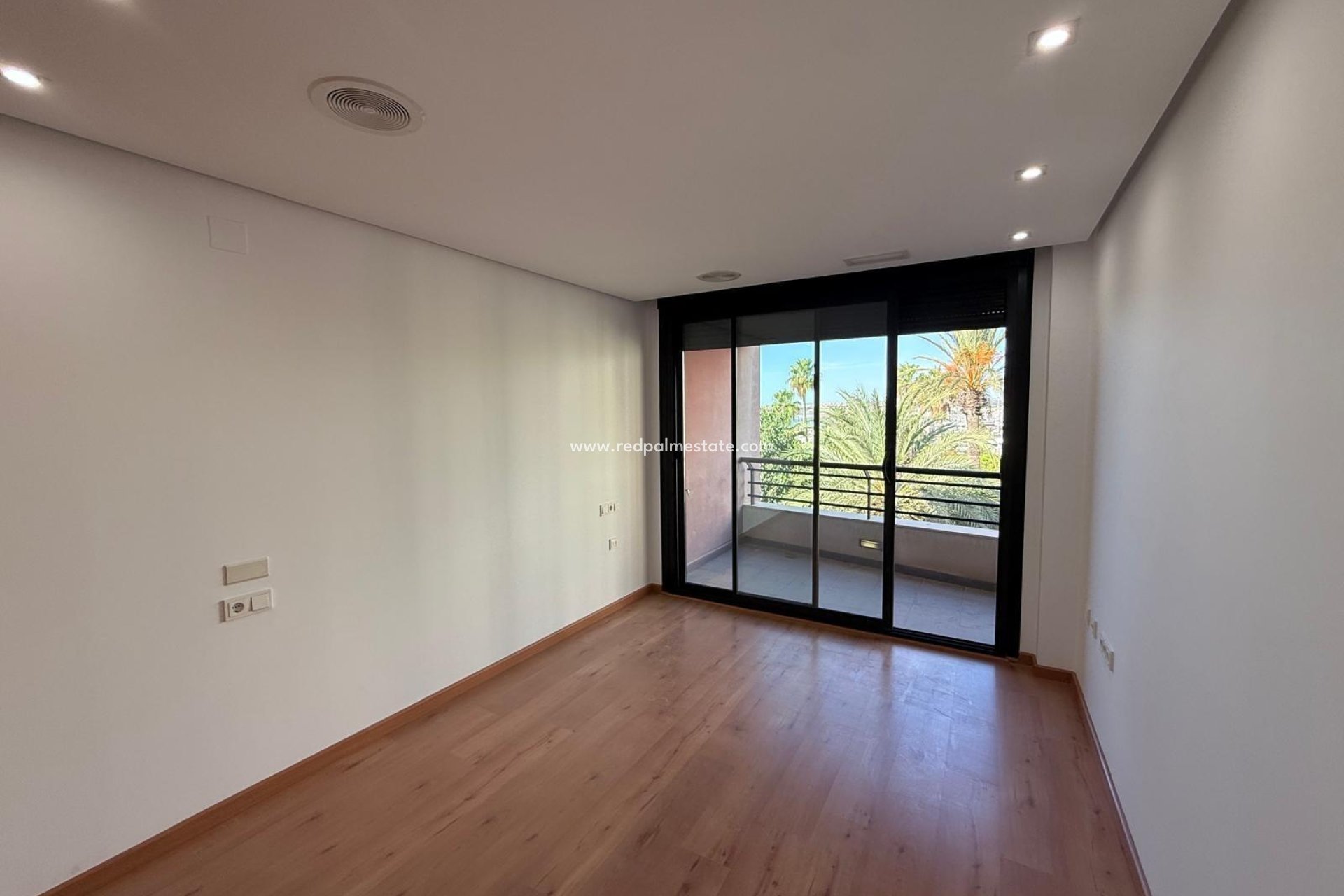 Reventa - Apartmentos -
Torrevieja - Puerto Deportivo