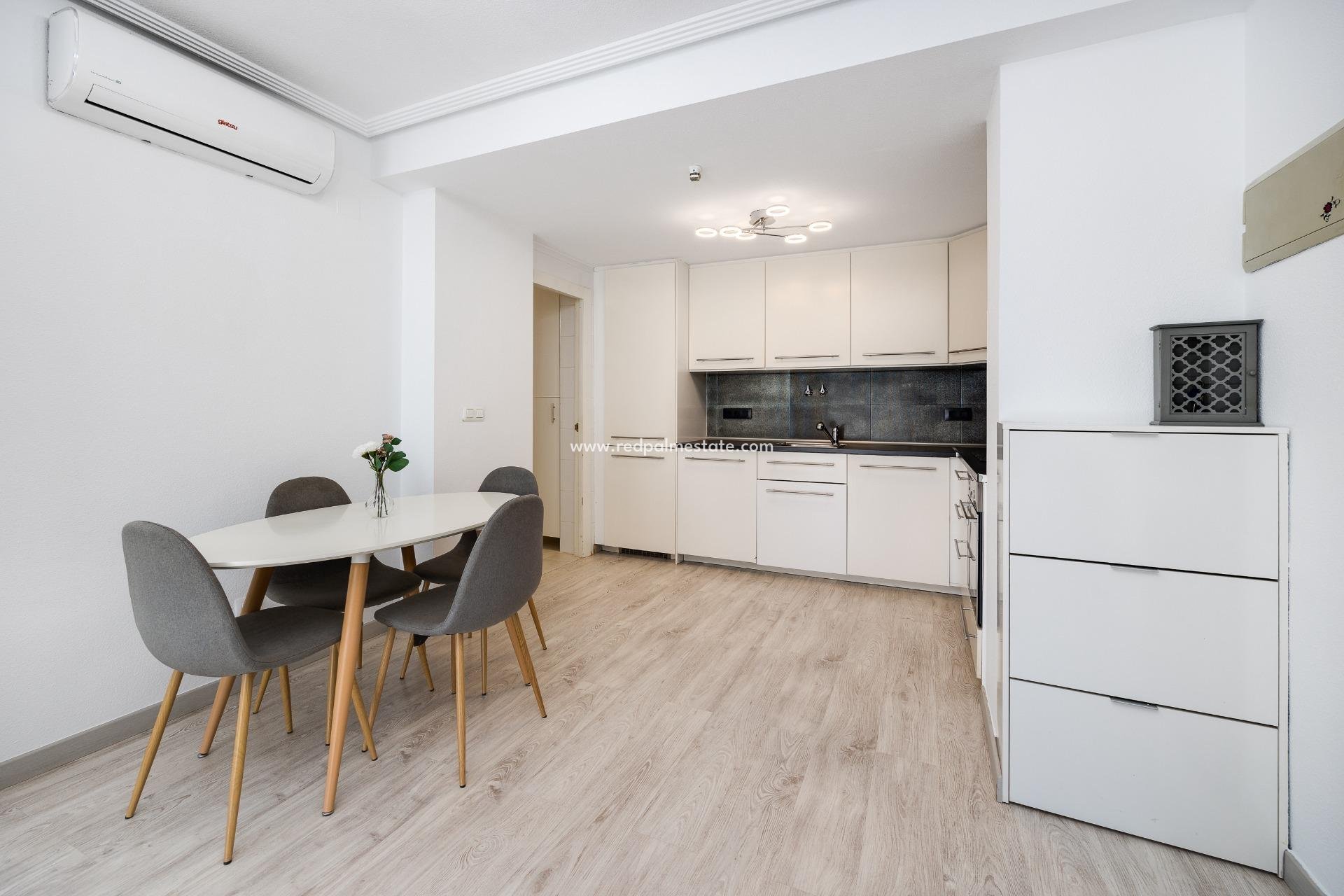 Reventa - Bungalow -
Torrevieja - Aguas Nueva