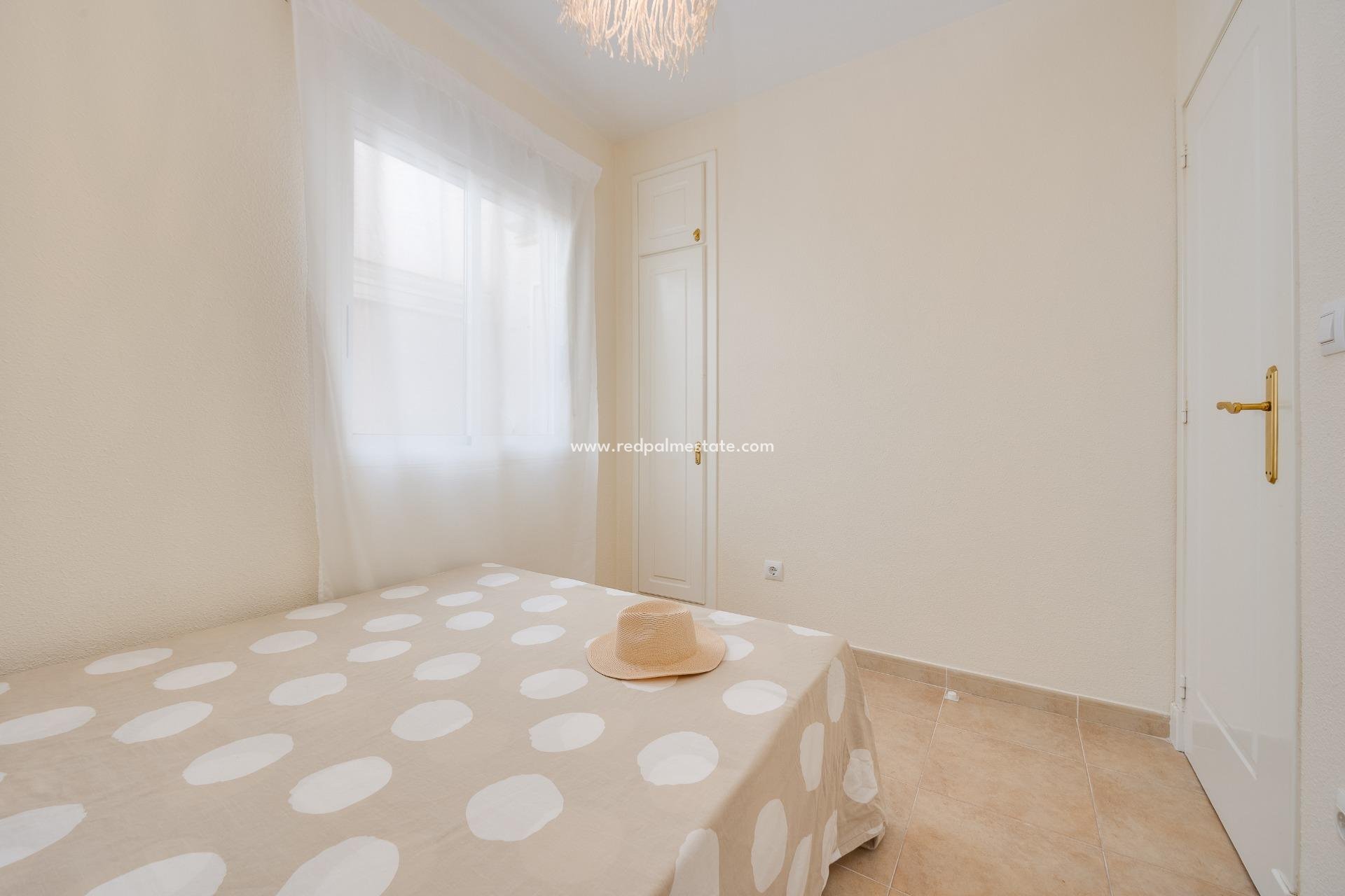Reventa - Bungalow -
Torrevieja - Aguas Nueva
