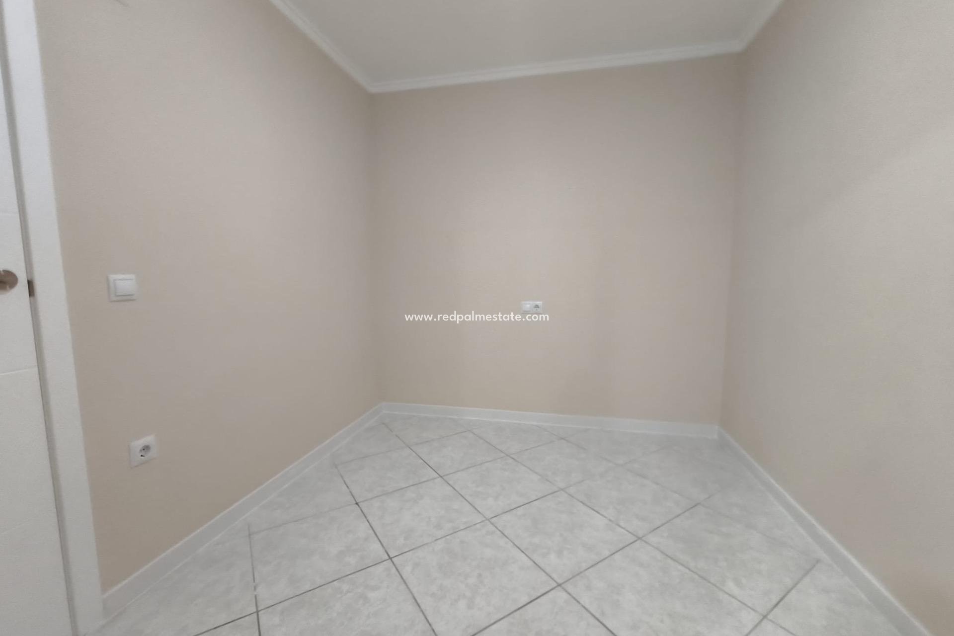 Reventa - Bungalow -
Torrevieja - La Siesta - El Salado - Torreta