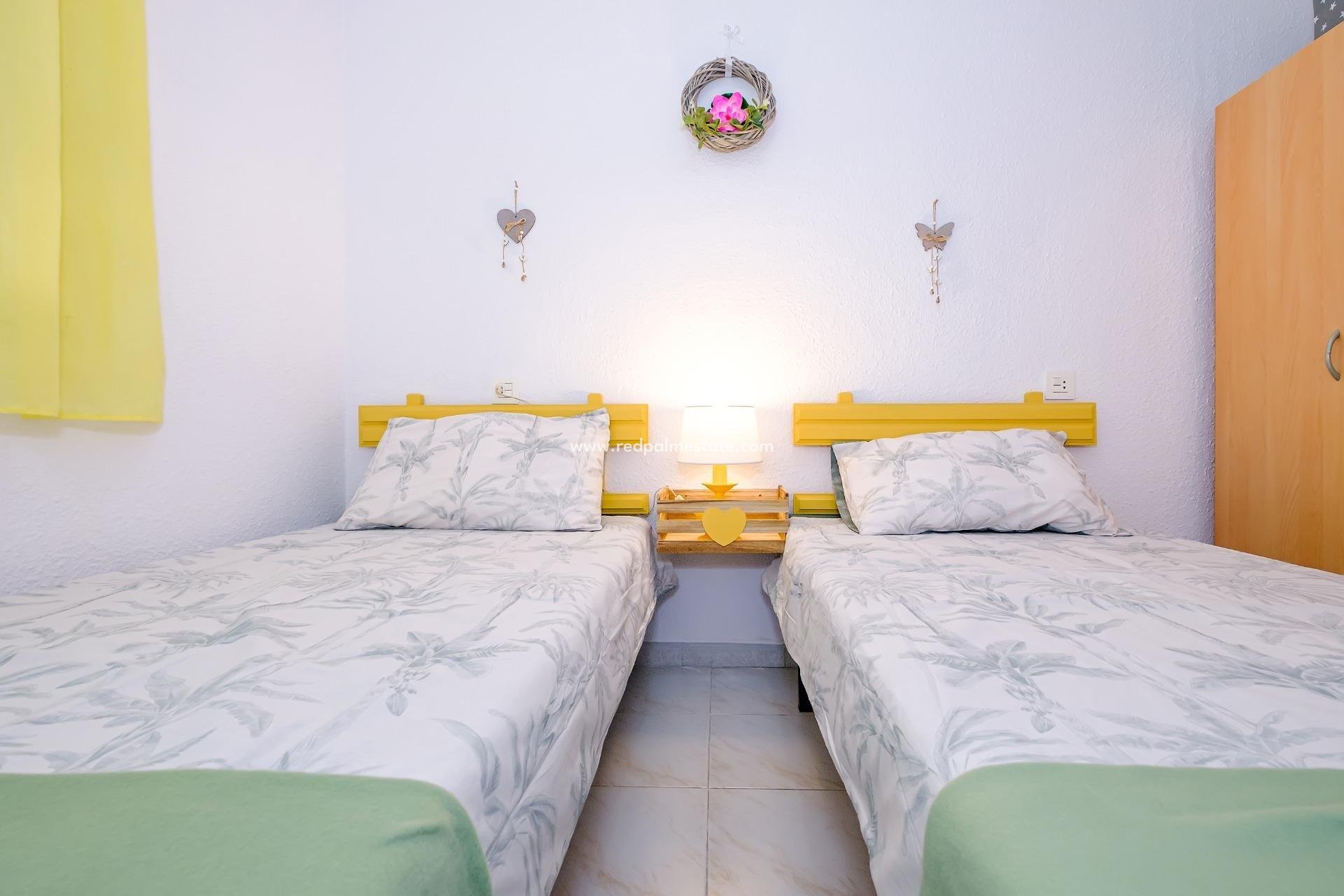 Reventa - Bungalow -
Torrevieja - Playa de los Naufragos