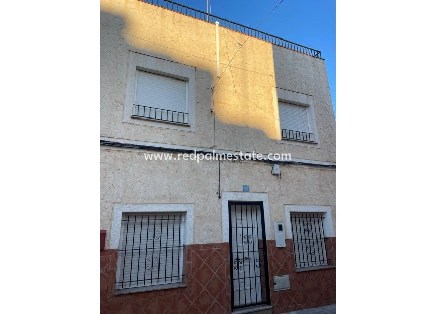 Reventa - Casa Adosada -
Albatera