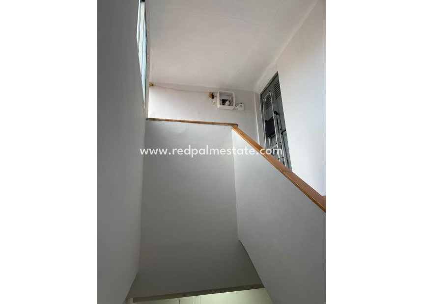 Reventa - Casa Adosada -
Albatera