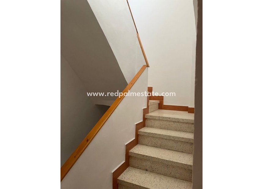 Reventa - Casa Adosada -
Albatera