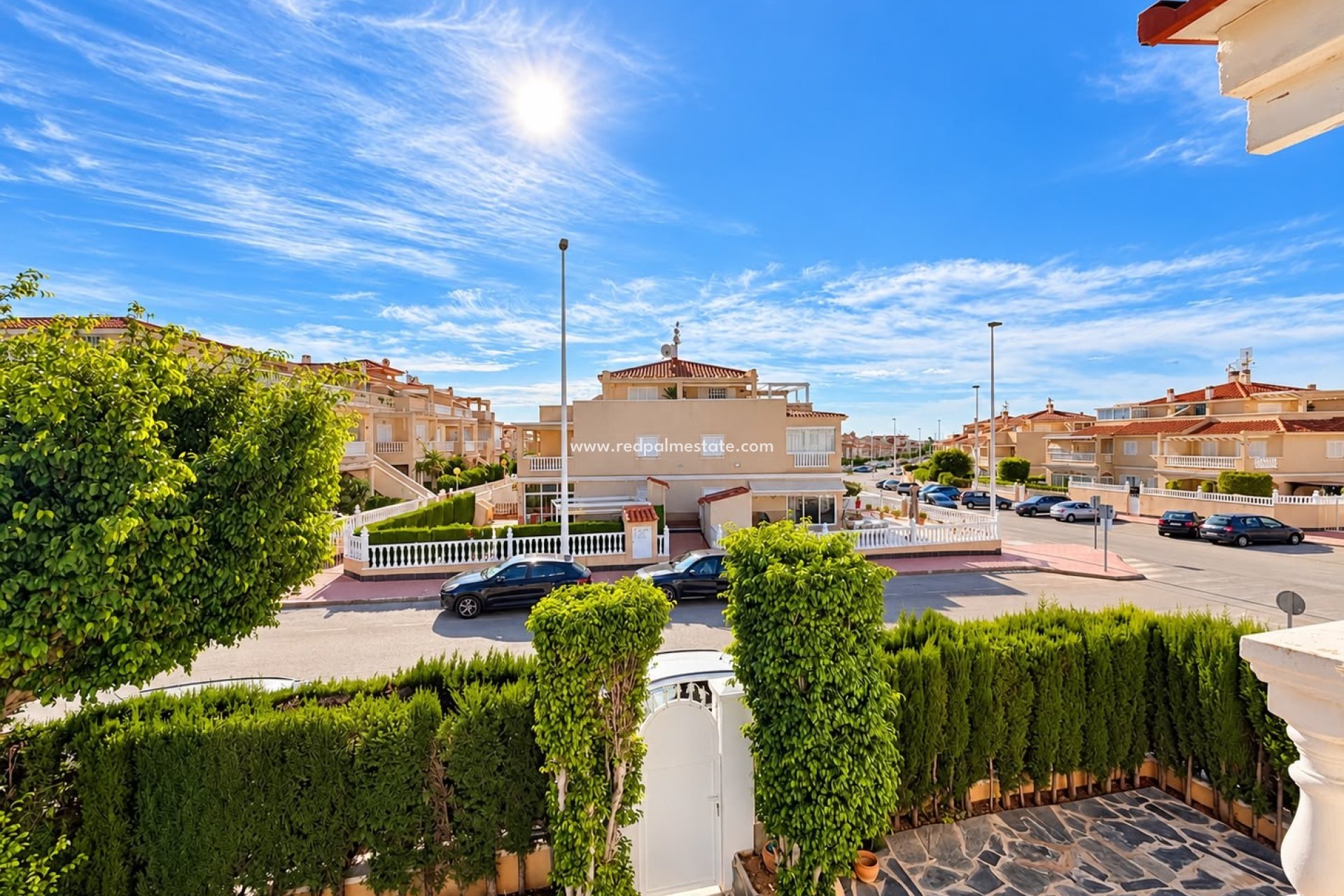 Reventa - Casa Adosada -
Alicante