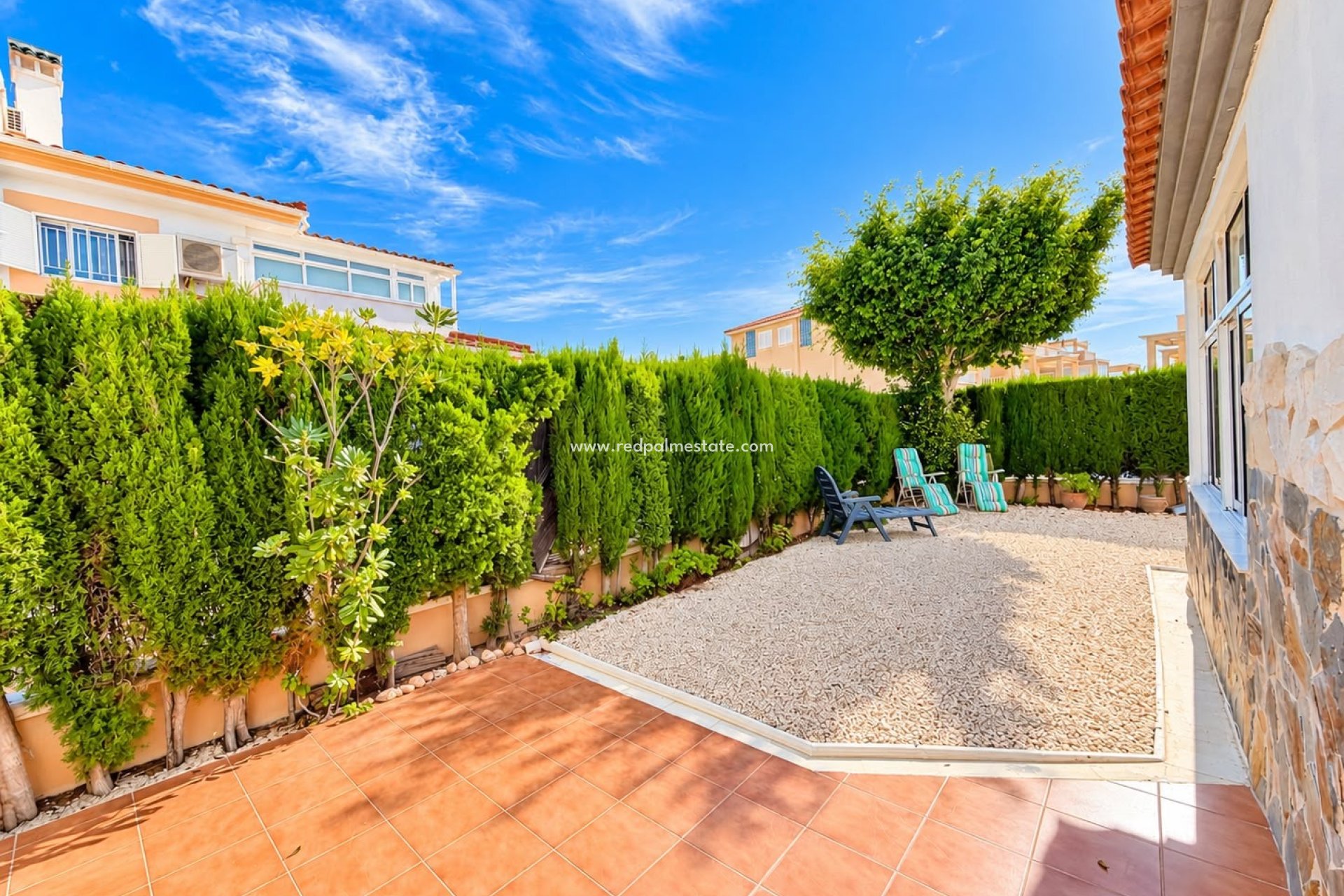 Reventa - Casa Adosada -
Alicante
