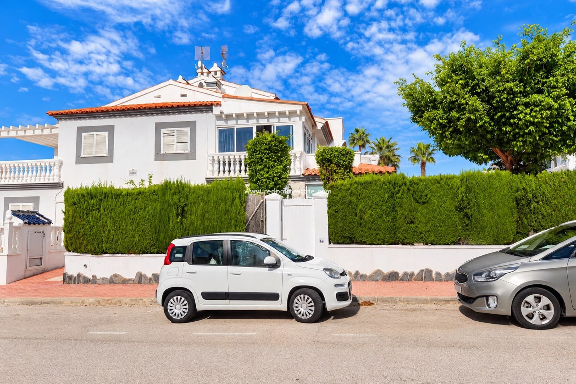 Reventa - Casa Adosada -
Alicante