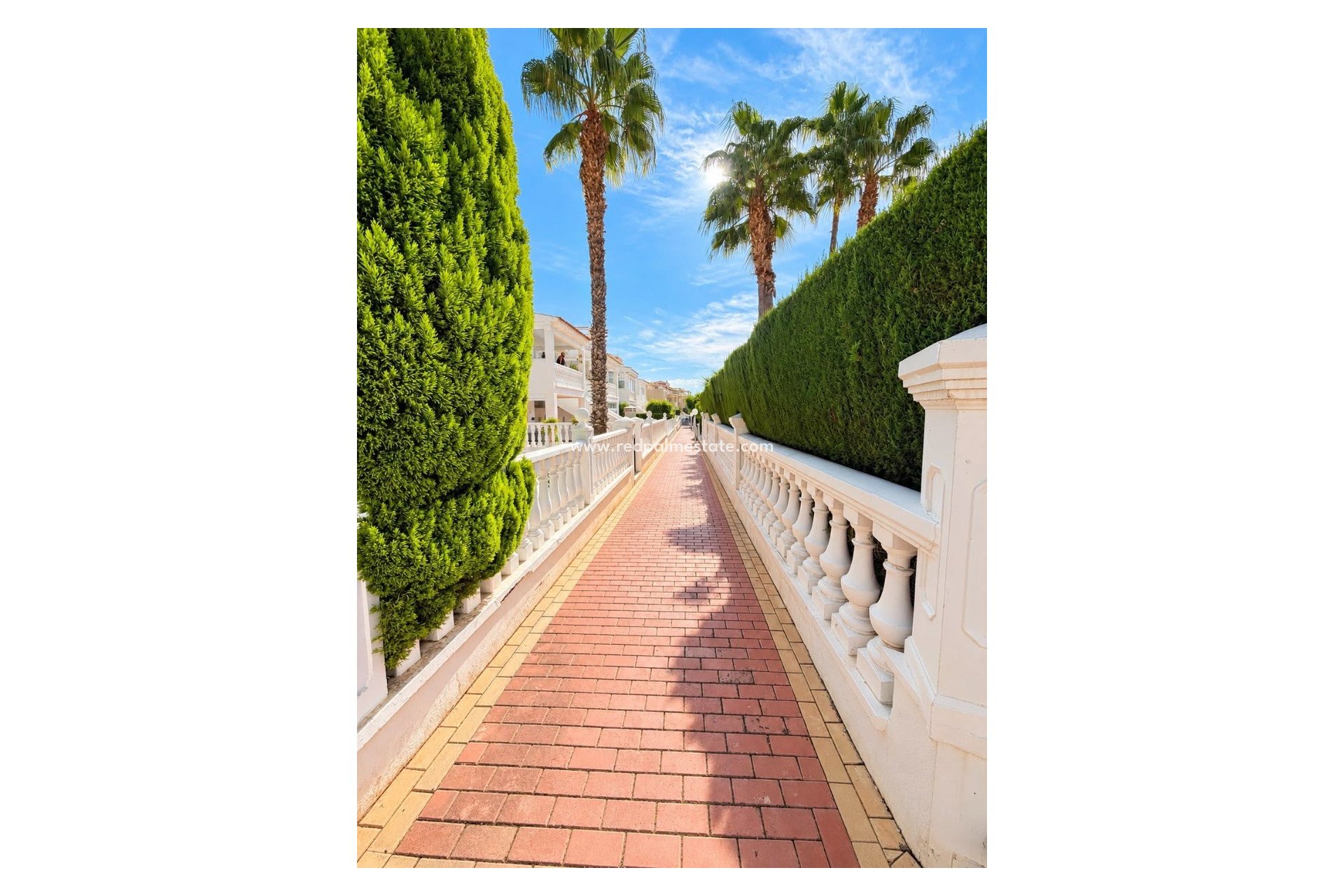 Reventa - Casa Adosada -
Alicante
