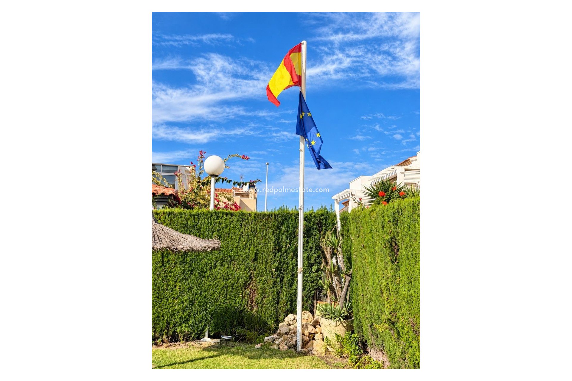 Reventa - Casa Adosada -
Alicante