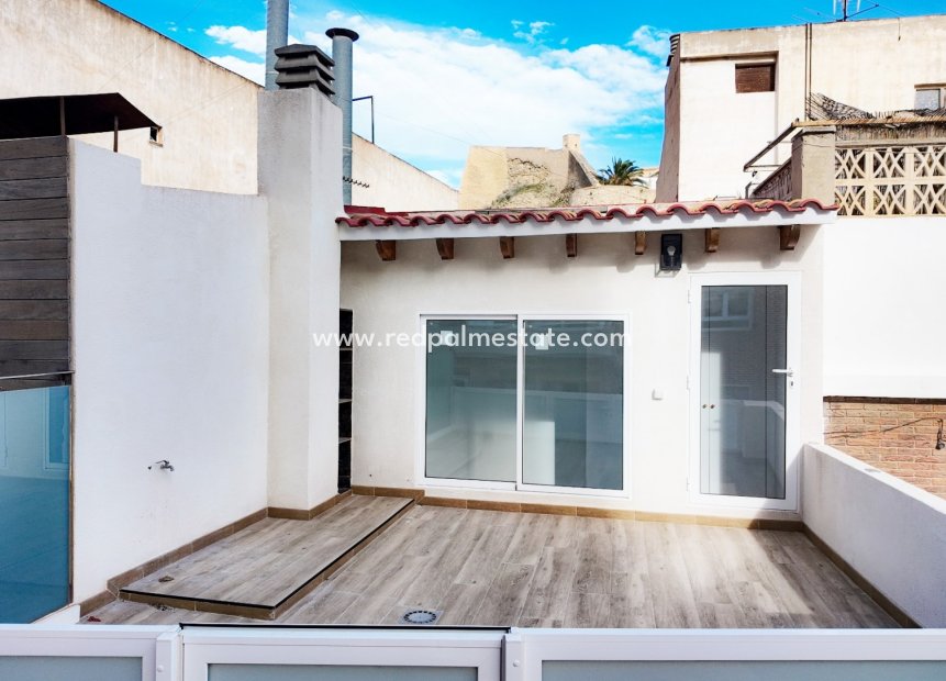 Reventa - Casa Adosada -
Alicante