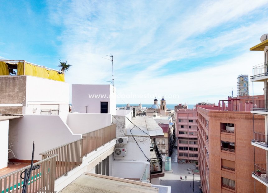 Reventa - Casa Adosada -
Alicante