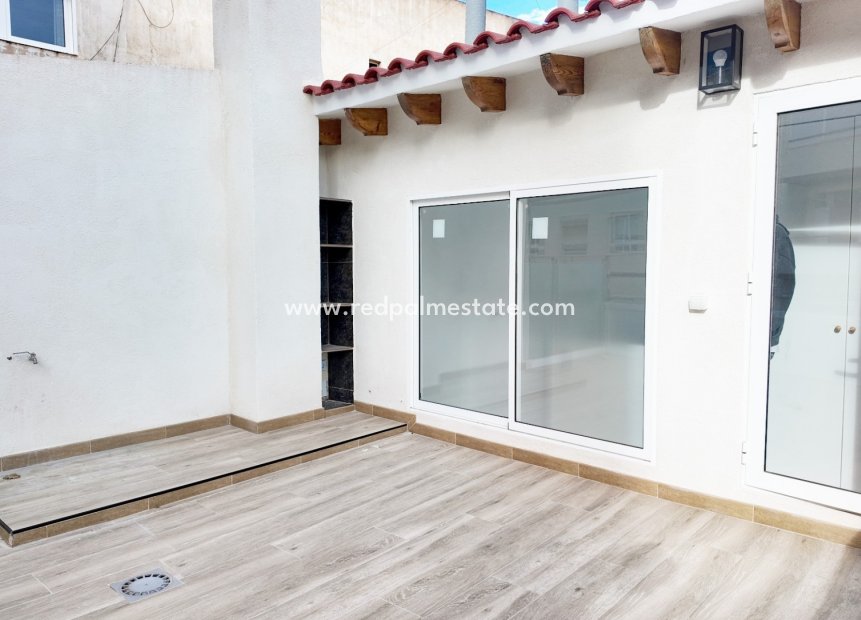 Reventa - Casa Adosada -
Alicante