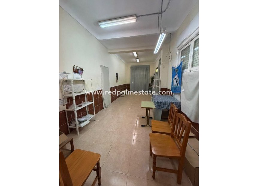 Reventa - Casa Adosada -
Almoradí